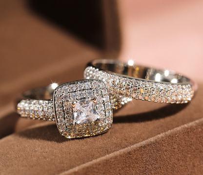 Luxury Rhinestone Engagement Ring in New Fashion