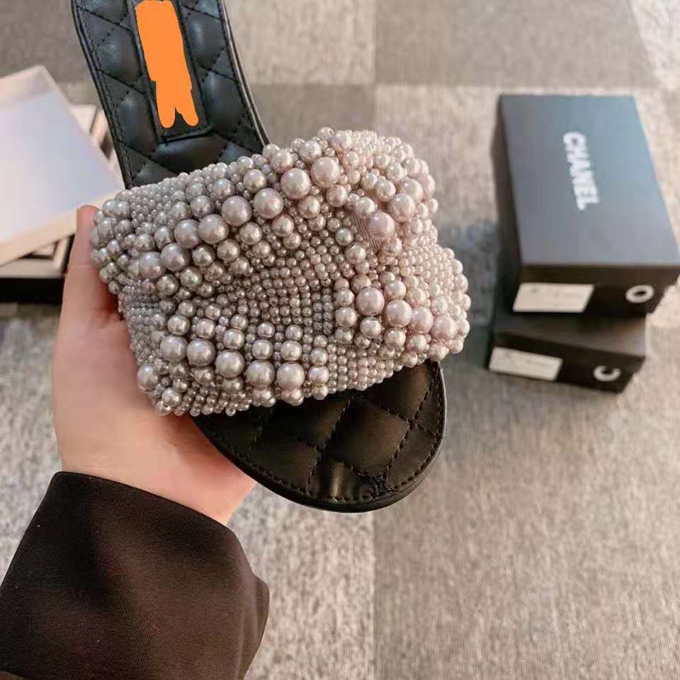 Elegant Women's Leather Pearl Slippers